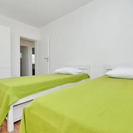 2 Bedroom In Appartamento Pakoštane